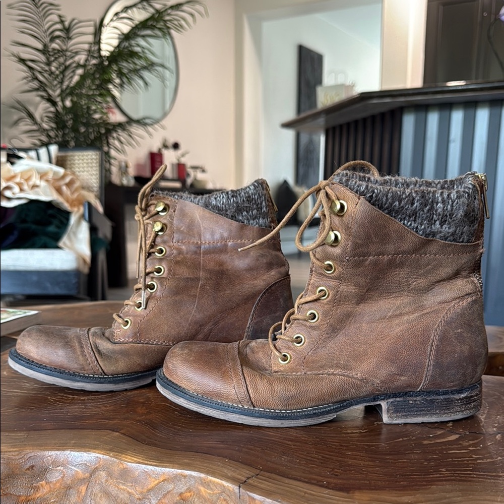 Steve Madden Brown Ankle Boots with Gray Fur Trim